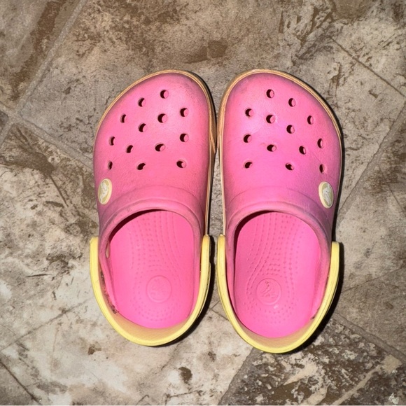 Kids Girls Crocs Brand Summer Pink and Yellow Slide Sandals Shoe Size 8-9 - Picture 11 of 16